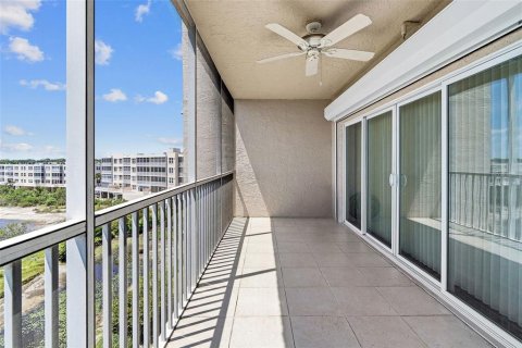 Condo in Saint Petersburg, Florida, 2 bedrooms  № 2094267 - photo 7