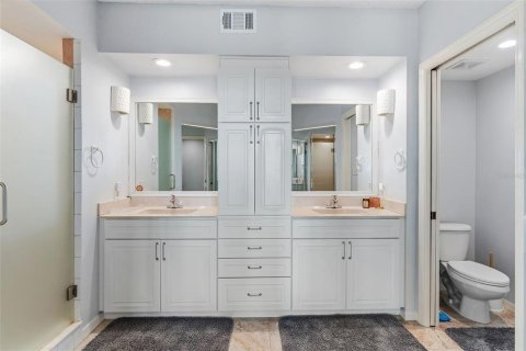 Condo in Saint Petersburg, Florida, 2 bedrooms  № 2094267 - photo 18