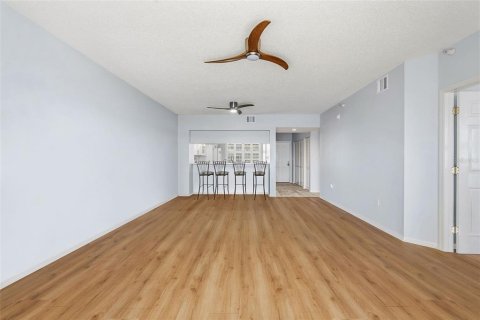 Condo in Saint Petersburg, Florida, 2 bedrooms  № 2094267 - photo 14