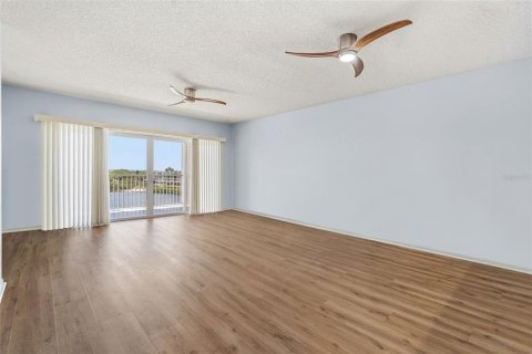 Condo in Saint Petersburg, Florida, 2 bedrooms  № 2094267 - photo 4