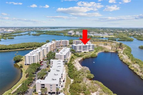 Condominio en Saint Petersburg, Florida, 2 dormitorios  № 2094267