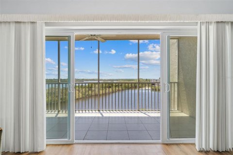 Condo in Saint Petersburg, Florida, 2 bedrooms  № 2094267 - photo 5