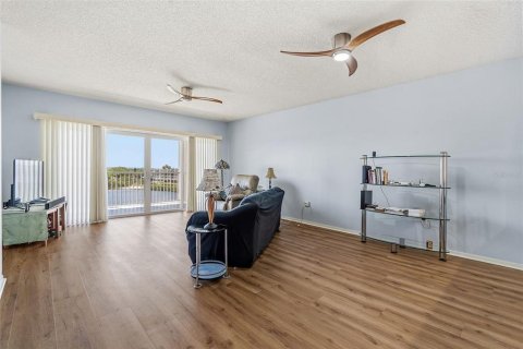 Condo in Saint Petersburg, Florida, 2 bedrooms  № 2094267 - photo 11