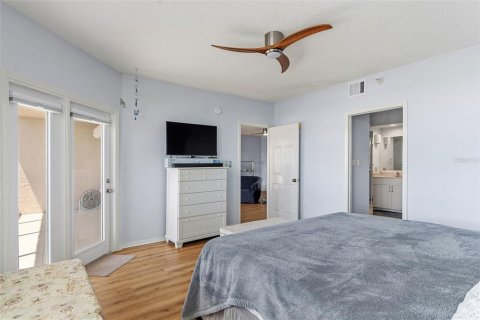 Condo in Saint Petersburg, Florida, 2 bedrooms  № 2094267 - photo 17