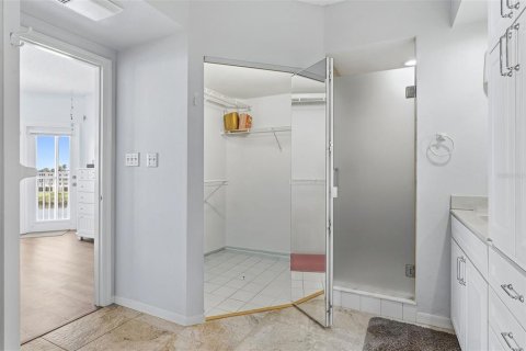 Condo in Saint Petersburg, Florida, 2 bedrooms  № 2094267 - photo 19