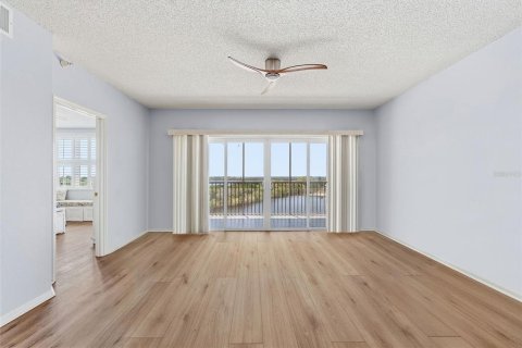 Condo in Saint Petersburg, Florida, 2 bedrooms  № 2094267 - photo 12