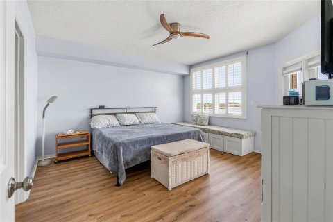 Condo in Saint Petersburg, Florida, 2 bedrooms  № 2094267 - photo 16