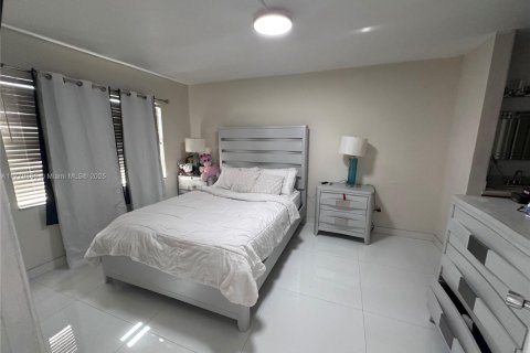 Condo in Hialeah, Florida, 3 bedrooms  № 1862764 - photo 8