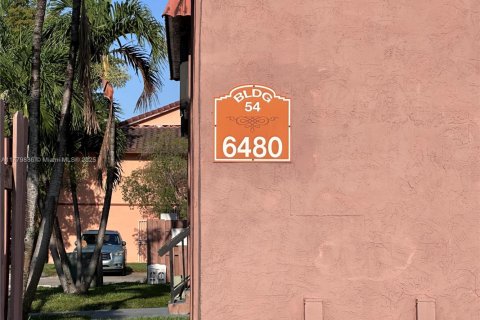 Condo in Hialeah, Florida, 3 bedrooms  № 1862764 - photo 1