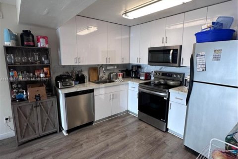 Condo in Hialeah, Florida, 3 bedrooms  № 1862764 - photo 4