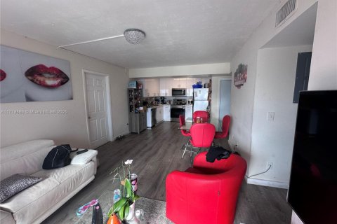 Condo in Hialeah, Florida, 3 bedrooms  № 1862764 - photo 7