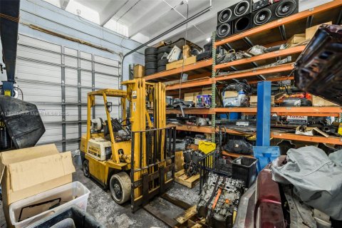 Commercial property in Kendall, Florida № 1809131 - photo 18