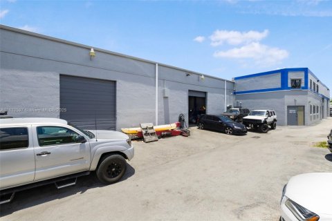 Commercial property in Kendall, Florida № 1809131 - photo 26