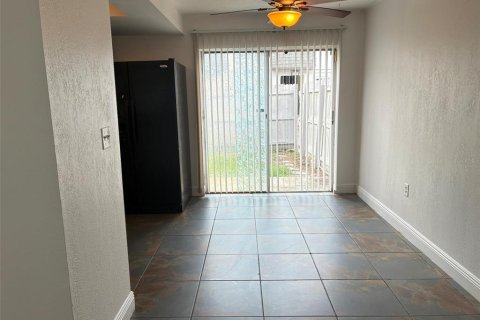 Condo in Orlando, Florida, 3 bedrooms  № 2209913 - photo 8