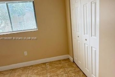 Copropriété à louer à Pembroke Pines, Floride: 2 chambres, 94.39 m2 № 1931827 - photo 17