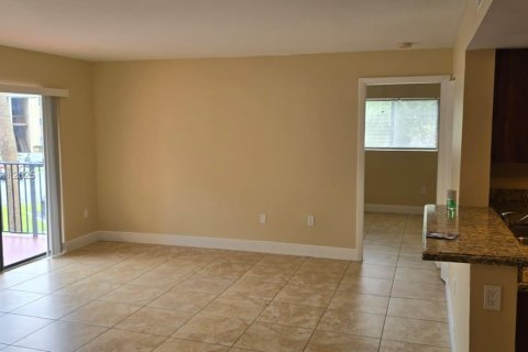 Copropriété à louer à Pembroke Pines, Floride: 2 chambres, 94.39 m2 № 1931827 - photo 4