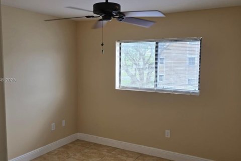 Copropriété à louer à Pembroke Pines, Floride: 2 chambres, 94.39 m2 № 1931827 - photo 16