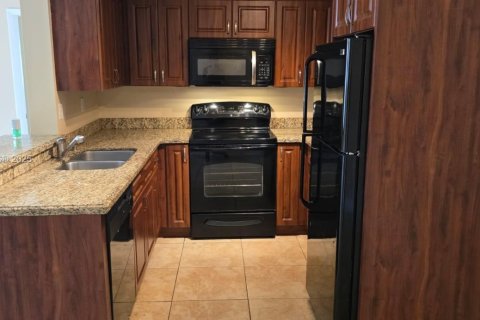 Copropriété à louer à Pembroke Pines, Floride: 2 chambres, 94.39 m2 № 1931827 - photo 5