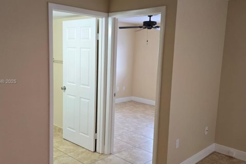 Copropriété à louer à Pembroke Pines, Floride: 2 chambres, 94.39 m2 № 1931827 - photo 8