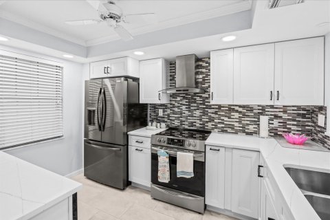 Condo in Port St. Lucie, Florida, 2 bedrooms № 2172391 - photo 9