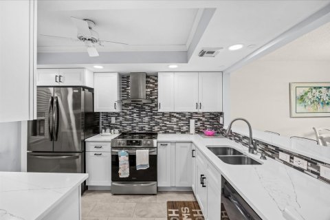 Condo in Port St. Lucie, Florida, 2 bedrooms № 2172391 - photo 8