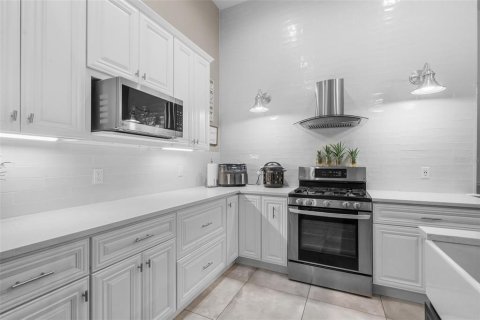 House in Windermere, Florida 5 bedrooms, 311.97 sq.m. № 2112533 - photo 8