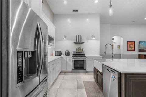 House in Windermere, Florida 5 bedrooms, 311.97 sq.m. № 2112533 - photo 6