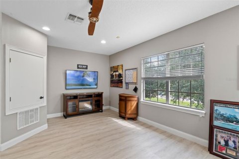 House in Windermere, Florida 5 bedrooms, 311.97 sq.m. № 2112533 - photo 27