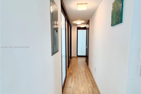 Condo in Miami Beach, Florida, 2 bedrooms № 2153161 - photo 7