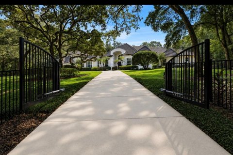 House in Longwood, Florida 5 bedrooms, 603.59 sq.m. № 2320854 - photo 2
