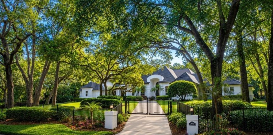House in Longwood, Florida 5 bedrooms, 603.59 sq.m. № 2320854