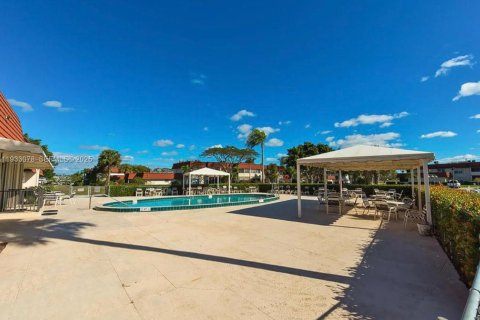 Condo in Royal Palm Beach, Florida, 2 bedrooms  № 1991292 - photo 9