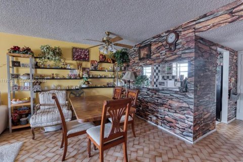 Condo in Royal Palm Beach, Florida, 2 bedrooms  № 1991292 - photo 2