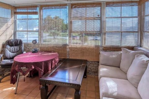 Condo in Royal Palm Beach, Florida, 2 bedrooms  № 1991292 - photo 4