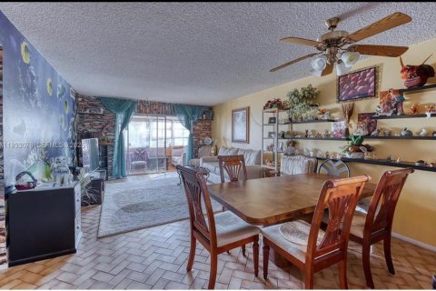 Condo in Royal Palm Beach, Florida, 2 bedrooms  № 1991292 - photo 1