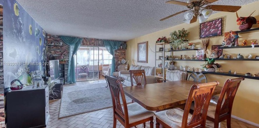 Condo in Royal Palm Beach, Florida, 2 bedrooms  № 1991292