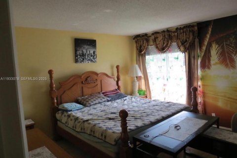 Condo in Royal Palm Beach, Florida, 2 bedrooms  № 1991292 - photo 6