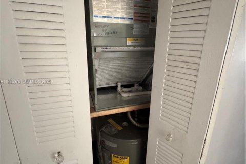 Condo in Royal Palm Beach, Florida, 2 bedrooms  № 1991292 - photo 8