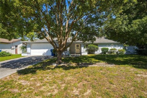 Villa ou maison à Spring Hill, Floride 3 chambres, 138.05 m2 № 2429283