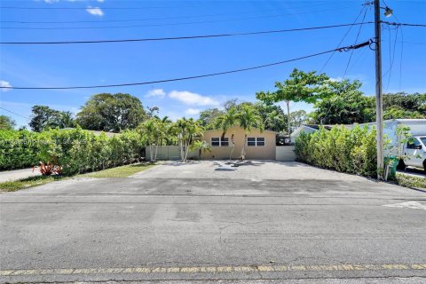 Immobilier commercial à vendre à North Miami Beach, Floride: 165.18 m2 № 1696356 - photo 2
