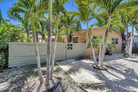 Immobilier commercial à vendre à North Miami Beach, Floride: 165.18 m2 № 1696356 - photo 1