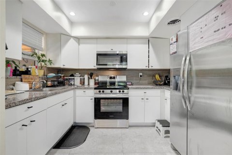 Immobilier commercial à vendre à North Miami Beach, Floride: 165.18 m2 № 1696356 - photo 14