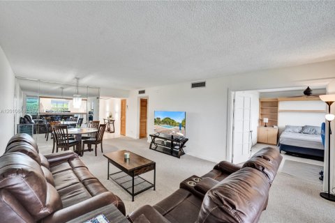 Condominio en venta en Pompano Beach, Florida, 2 dormitorios, 98.85 m2 № 2076636 - foto 25