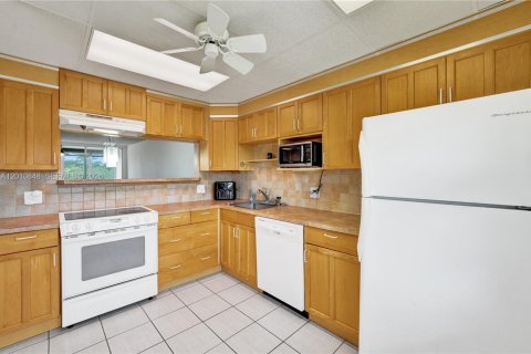 Condominio en venta en Pompano Beach, Florida, 2 dormitorios, 98.85 m2 № 2076636 - foto 12