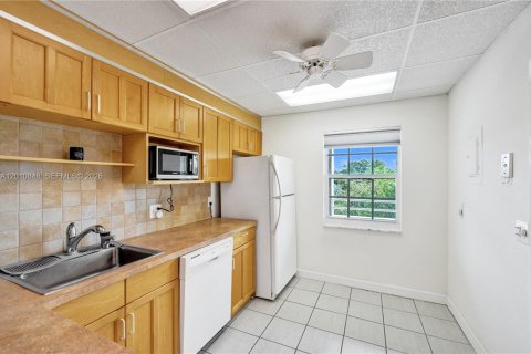 Condominio en venta en Pompano Beach, Florida, 2 dormitorios, 98.85 m2 № 2076636 - foto 15