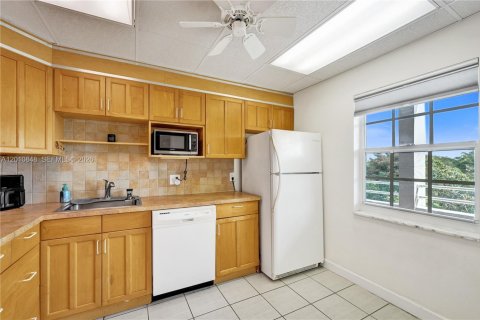 Condominio en venta en Pompano Beach, Florida, 2 dormitorios, 98.85 m2 № 2076636 - foto 14