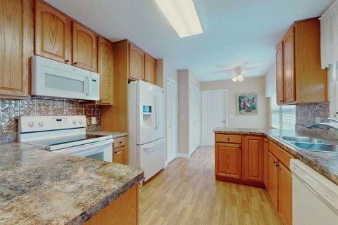 House in DeLand, Florida 2 bedrooms, 122.72 sq.m. № 2296781 - photo 5
