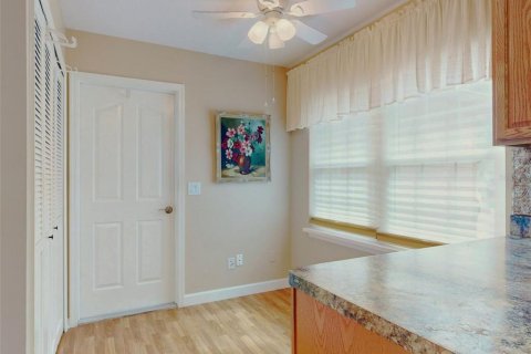 House in DeLand, Florida 2 bedrooms, 122.72 sq.m. № 2296781 - photo 8