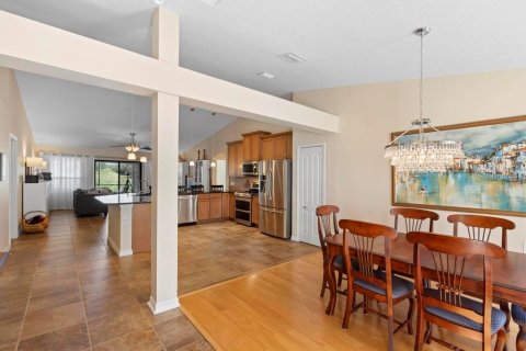 House in Orange City, Florida 5 bedrooms, 242.57 sq.m. № 1519326 - photo 4