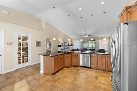 House in Orange City, Florida 5 bedrooms, 242.57 sq.m. № 1519326 - photo 15